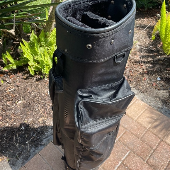 Golf Carry Bag With Shoulder Strap and Club dividers . - Picture 2 of 9